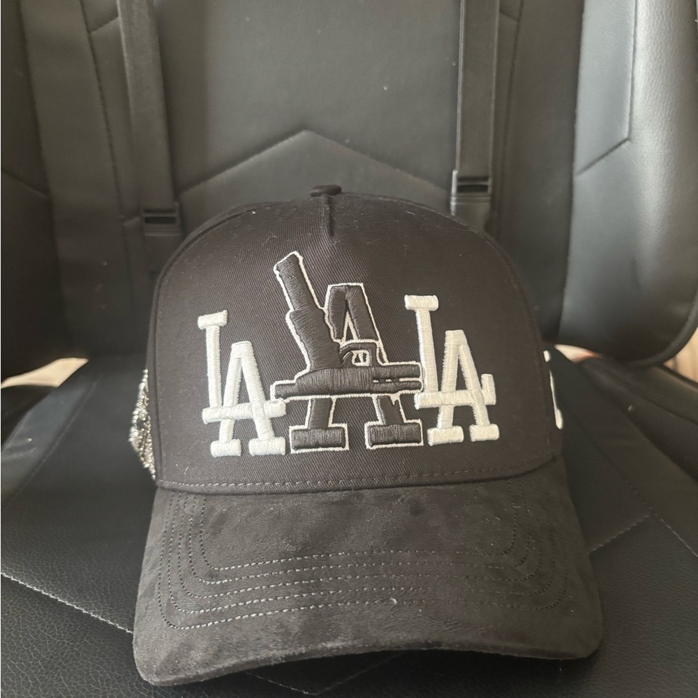 GQ HATZ Black and White 701 LA Cap